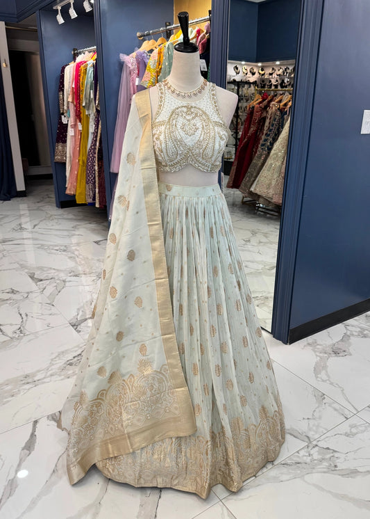 Drishti Lehenga