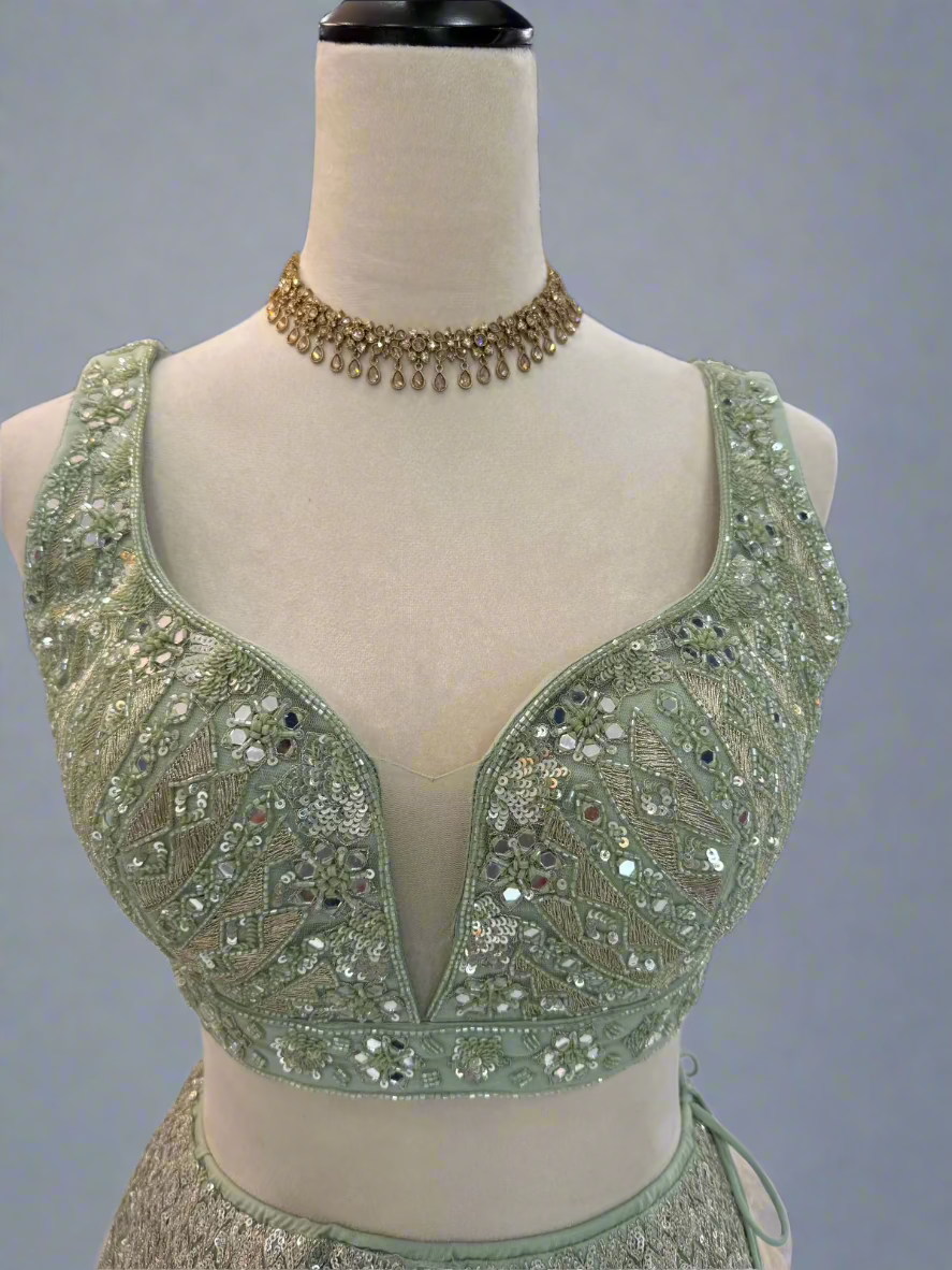 Avni Lehenga
