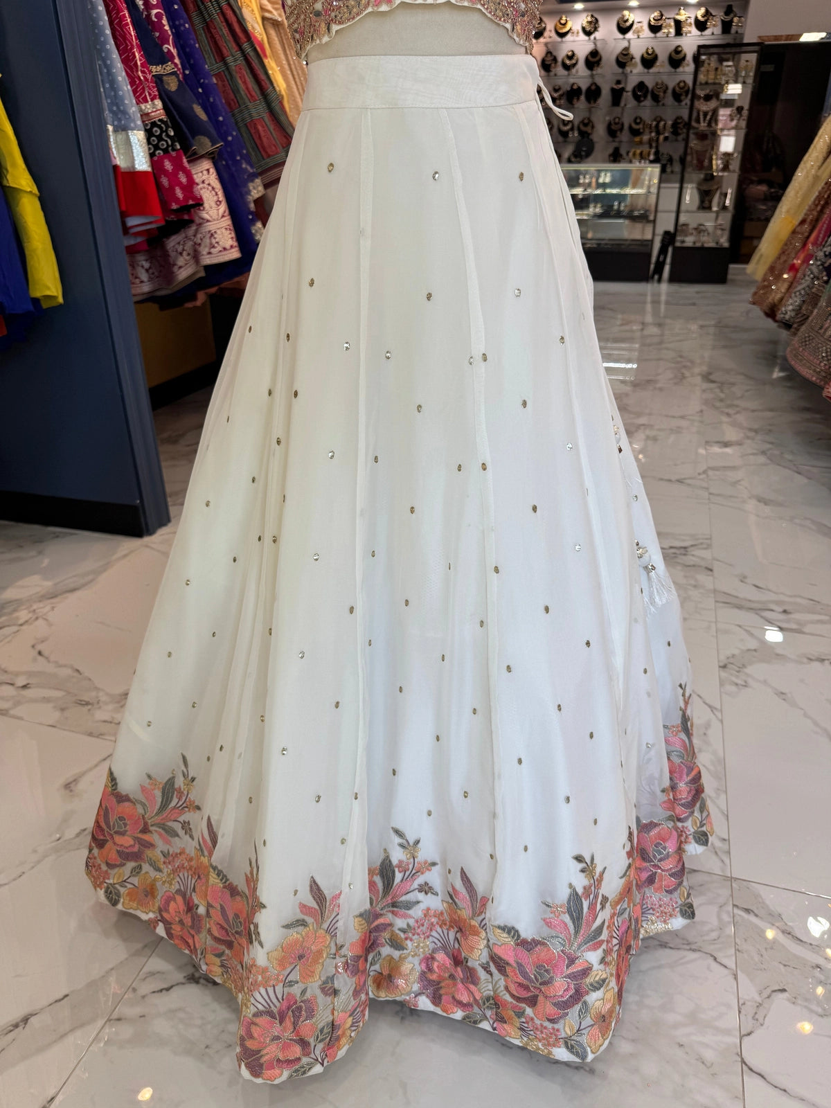 Roshni Lehenga