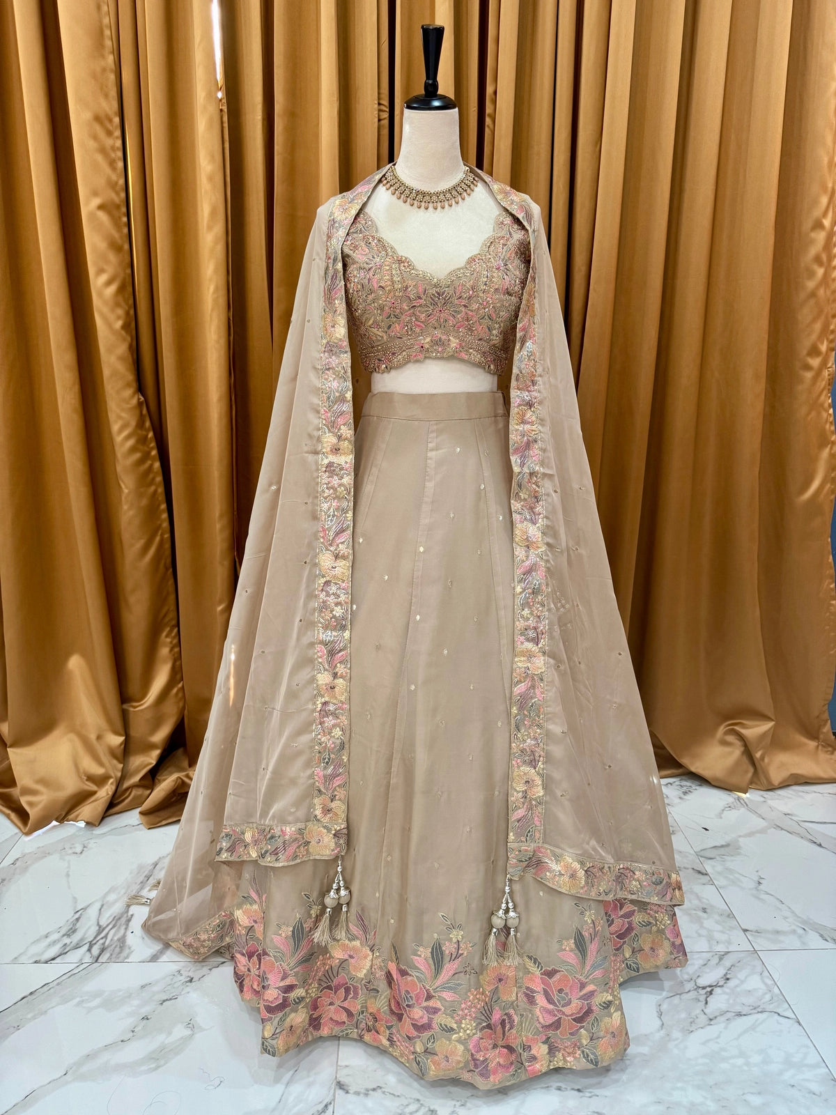 Roshni Lehenga