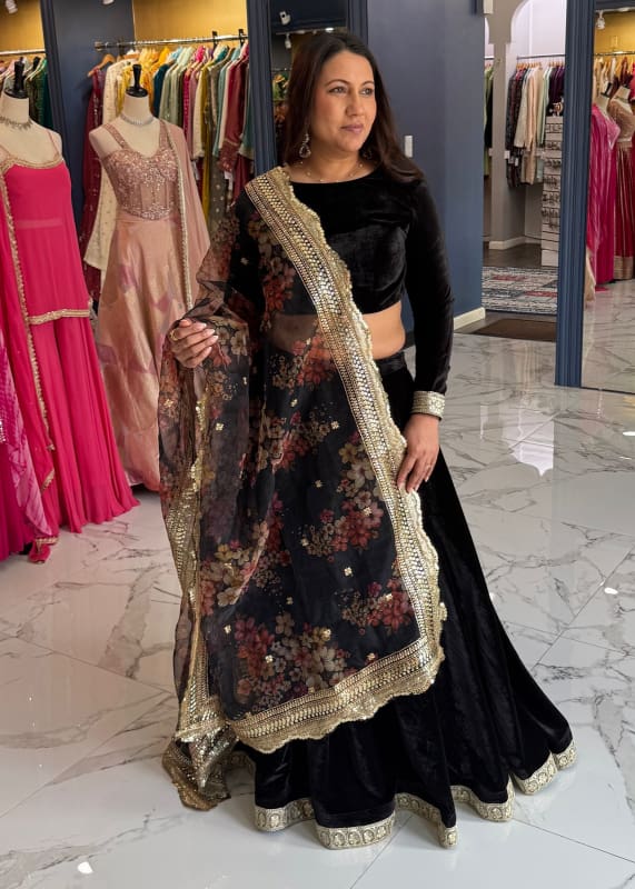 Yovika lehenga