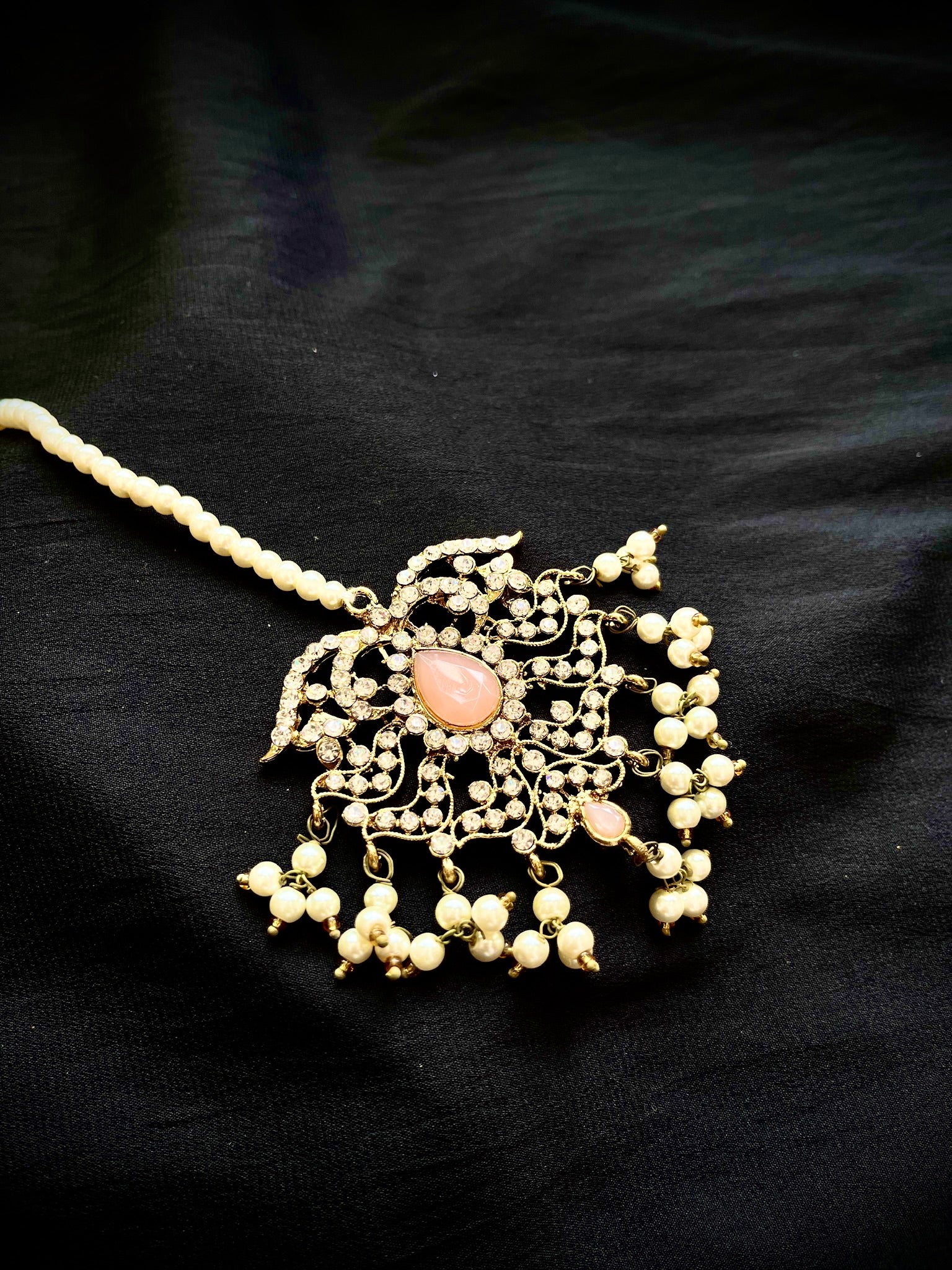 Peach kundan choker