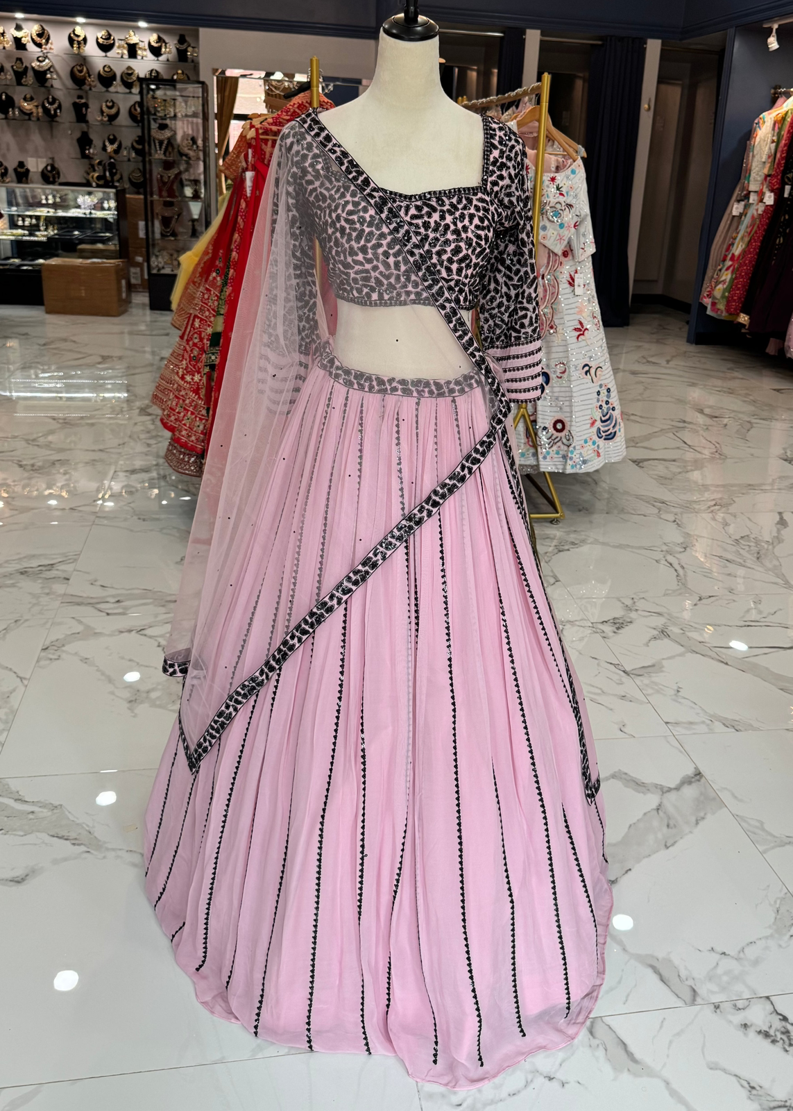 Svara Lehenga