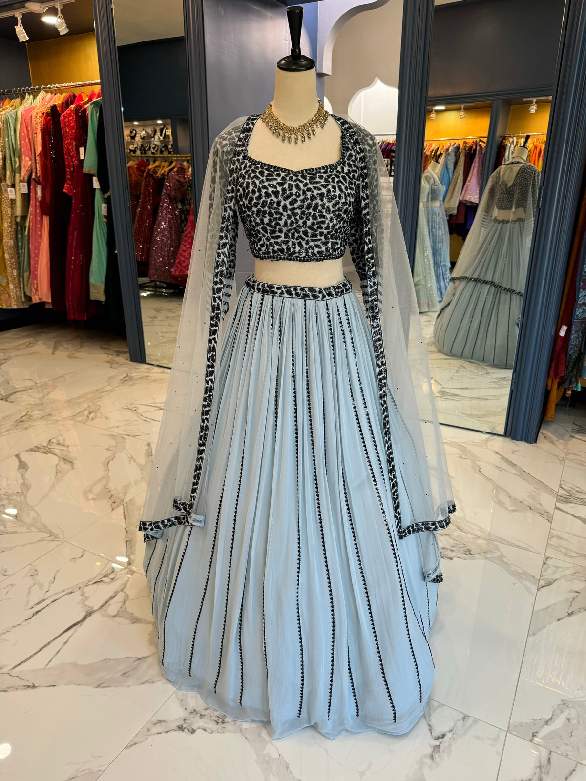 Svara Lehenga