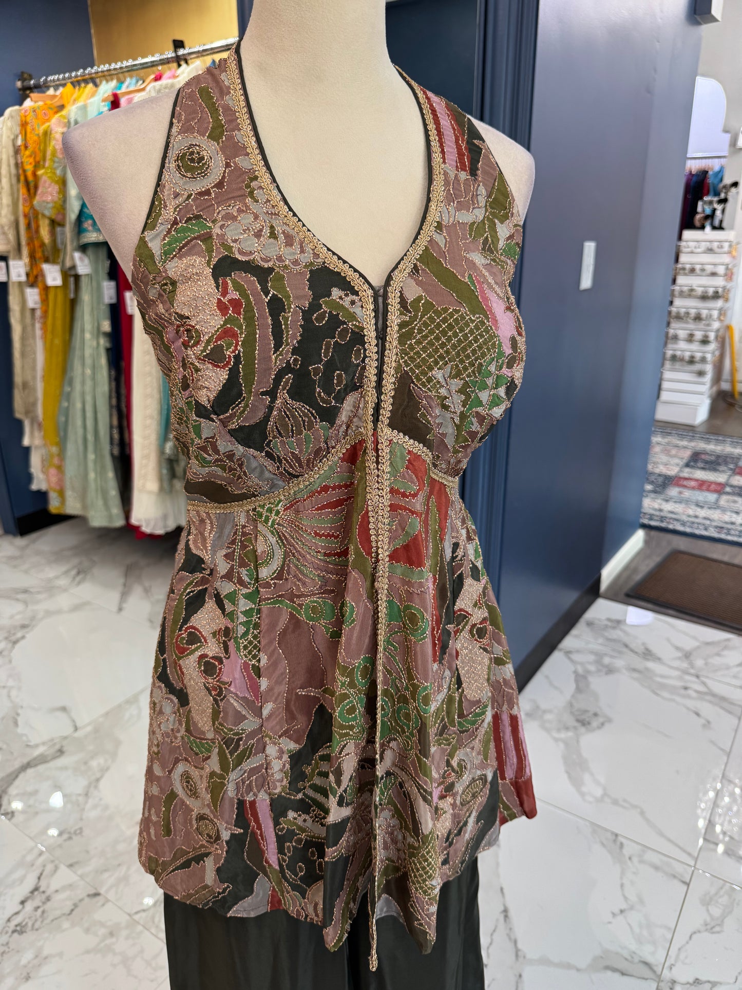 Benita Sharara Set