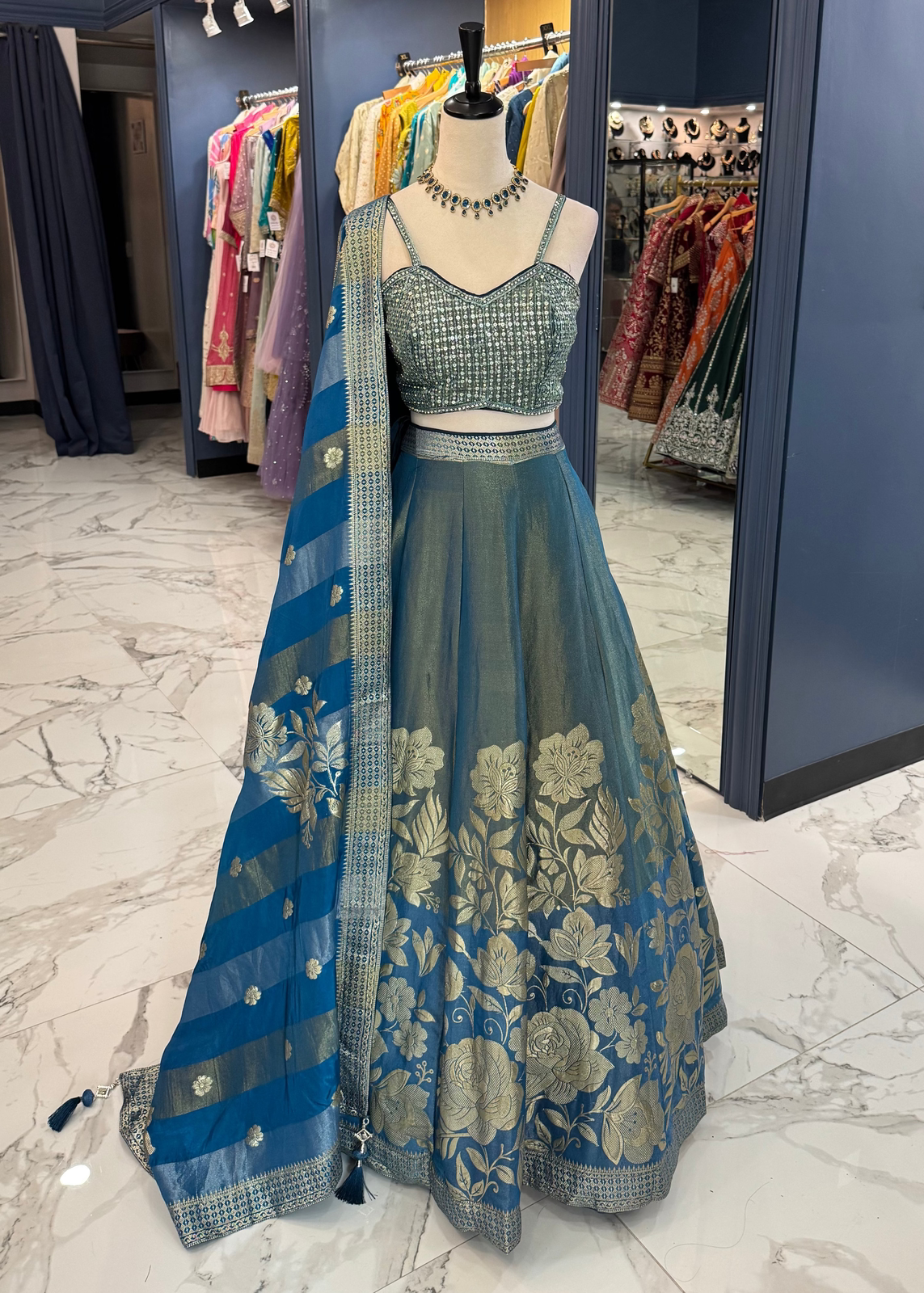 Aakriti Lehenga
