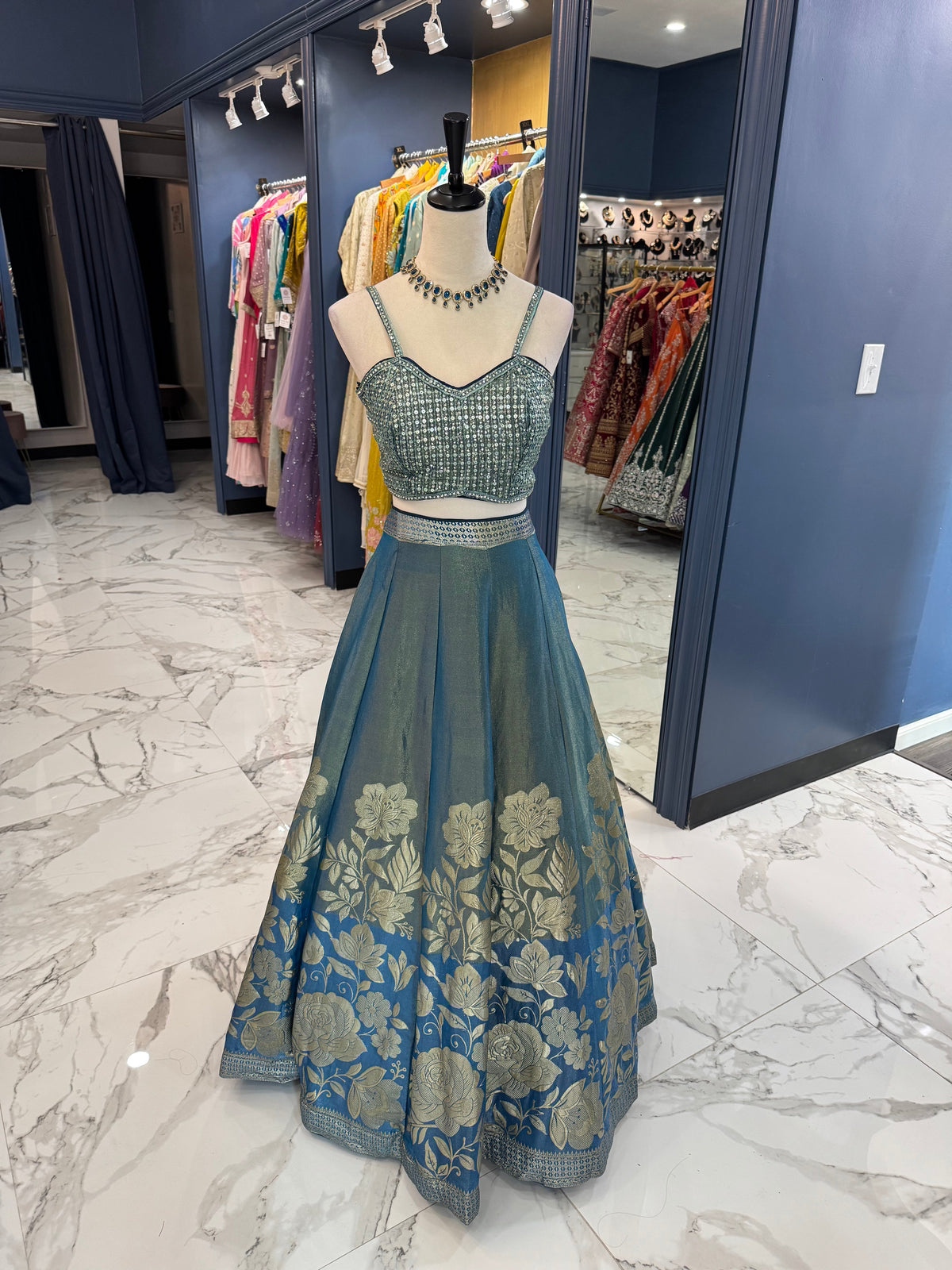 Aakriti Lehenga