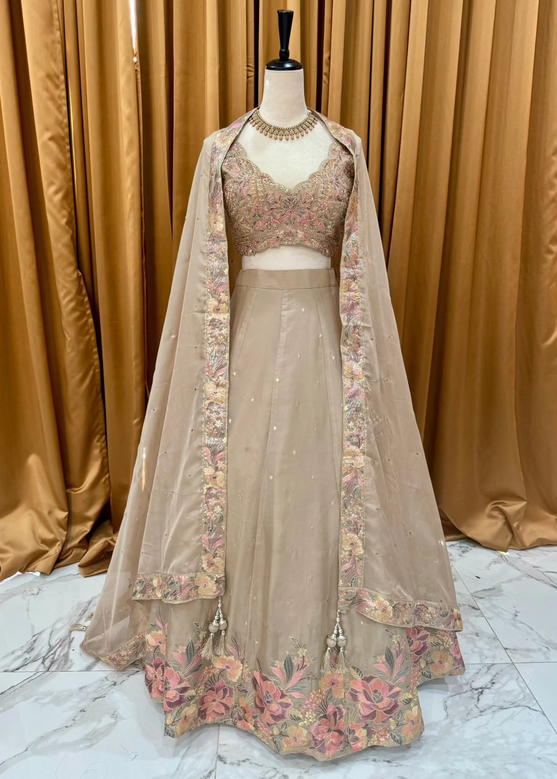 Roshni Lehenga