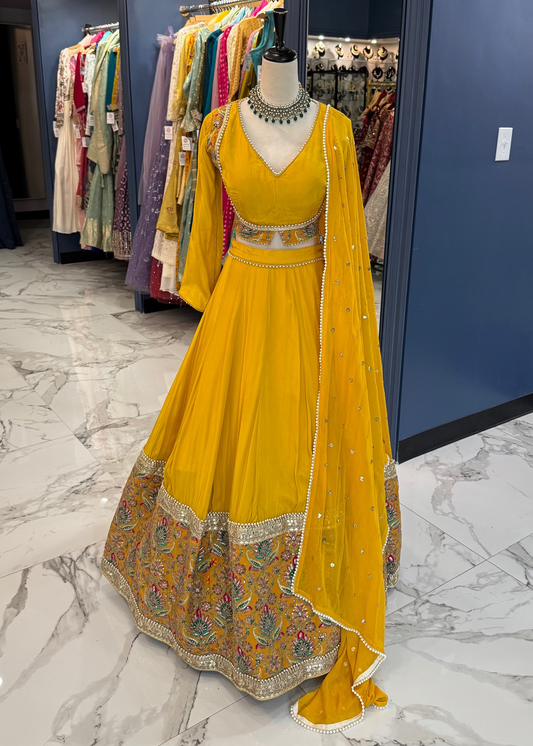 Apurva Lehenga