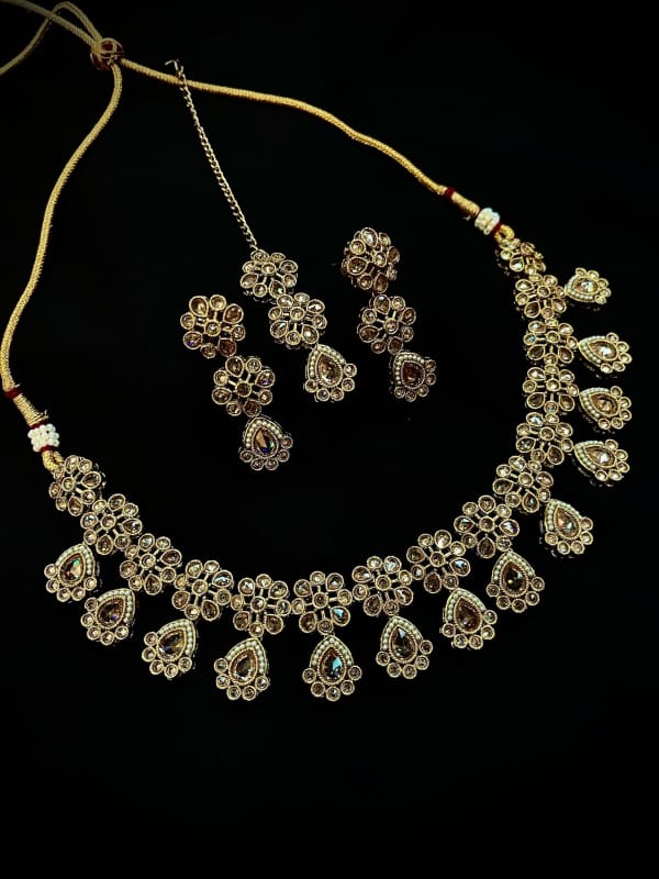 Gold Kundan set