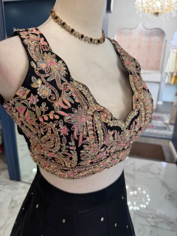 Roshni Lehenga