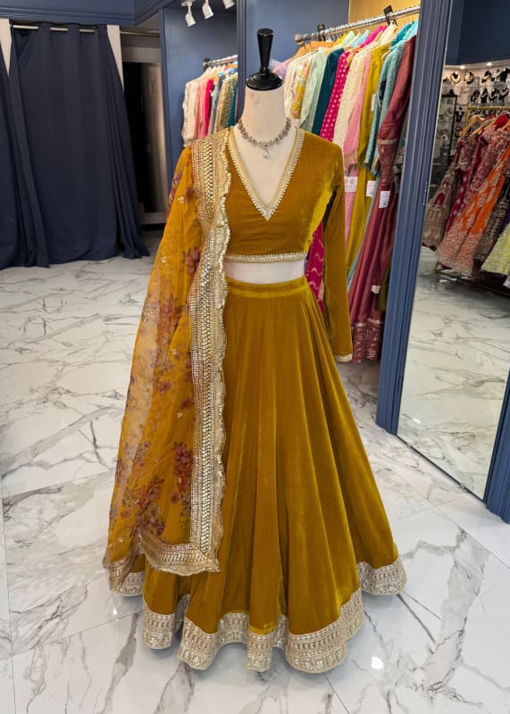 Yovika lehenga