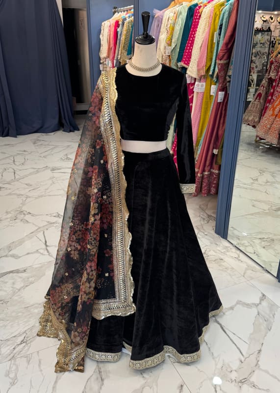Yovika lehenga
